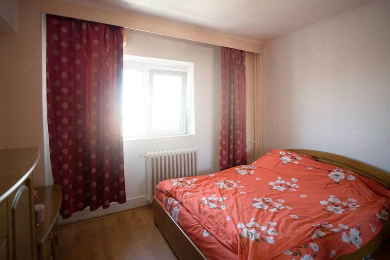 Margeanului, apartament 4 camere, 82 mp, 2 bai, centrala proprie.