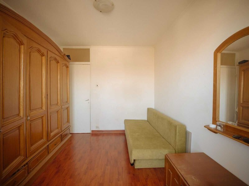 Margeanului, apartament 4 camere, 82 mp, 2 bai, centrala proprie.