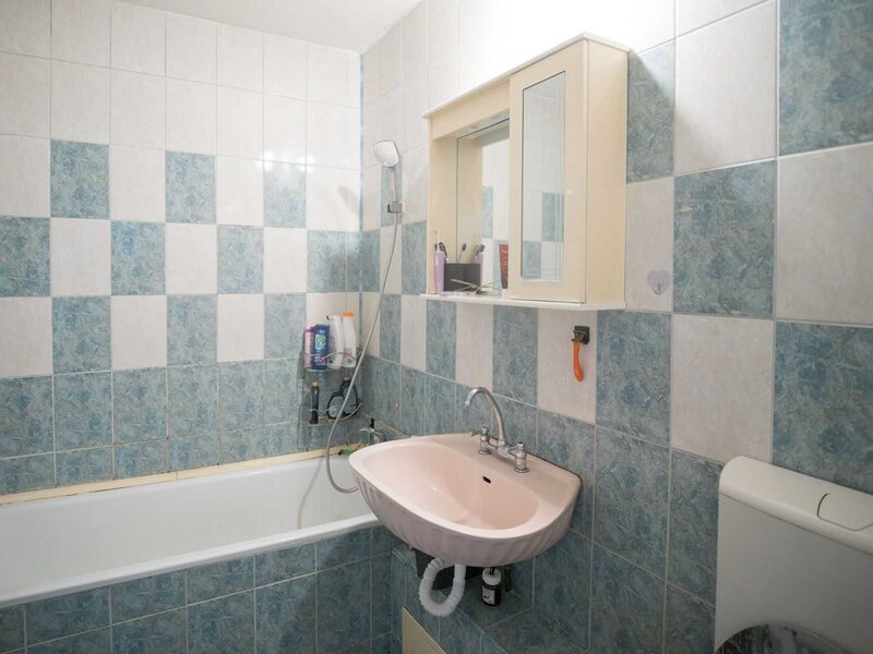 Margeanului, apartament 4 camere, 82 mp, 2 bai, centrala proprie.