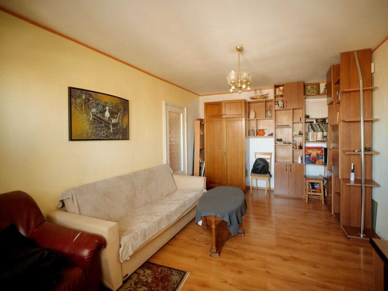 Margeanului, apartament 4 camere, 82 mp, 2 bai, centrala proprie.