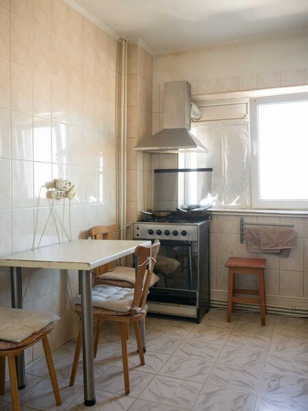 Margeanului, apartament 4 camere, 82 mp, 2 bai, centrala proprie.