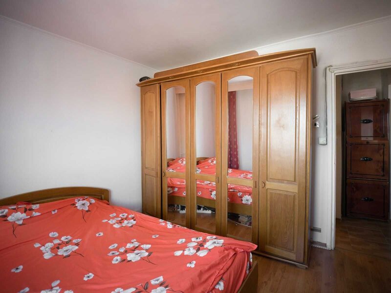 Margeanului, apartament 4 camere, 82 mp, 2 bai, centrala proprie.